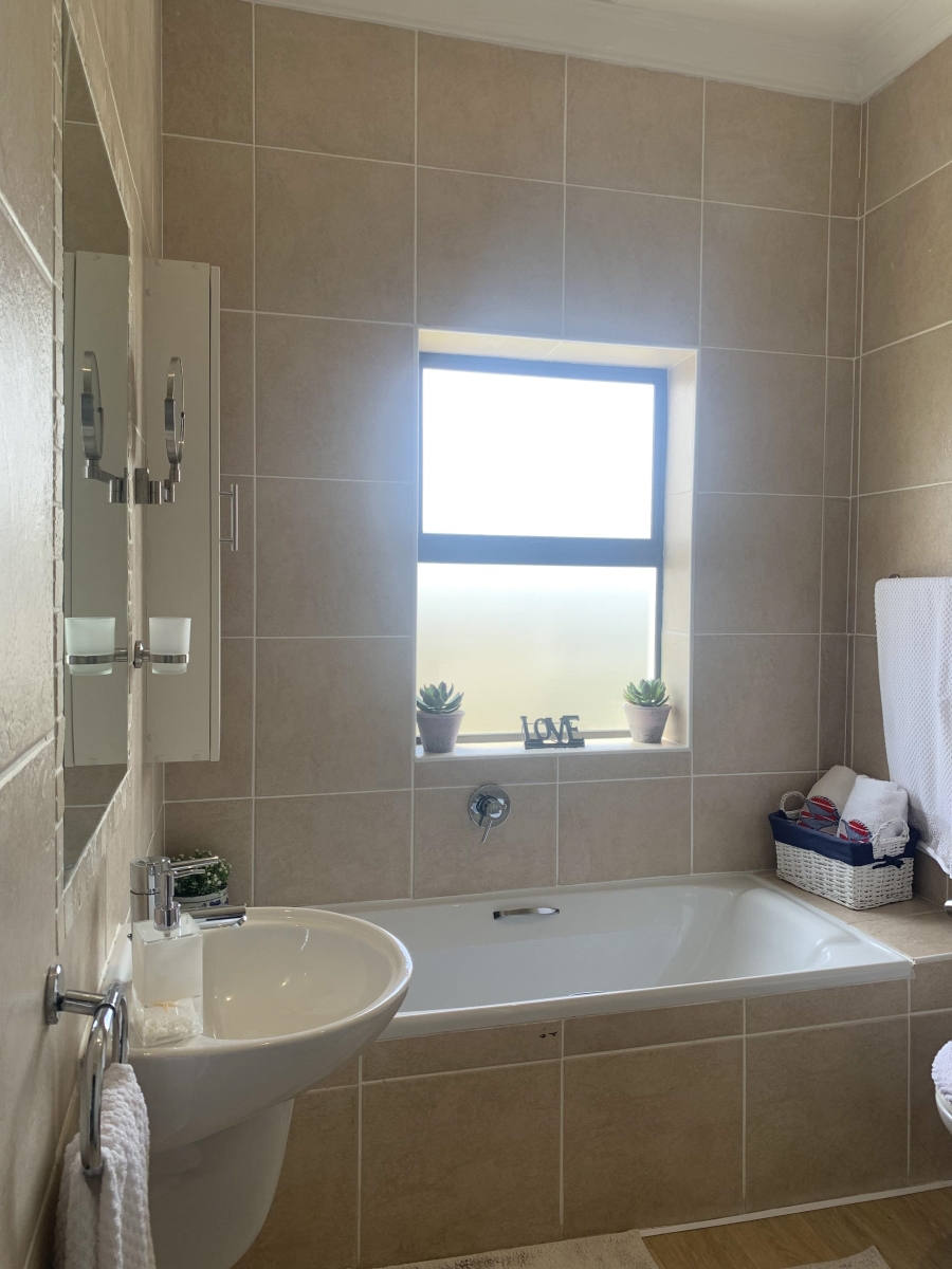 To Let 3 Bedroom Property for Rent in Big Bay Western Cape